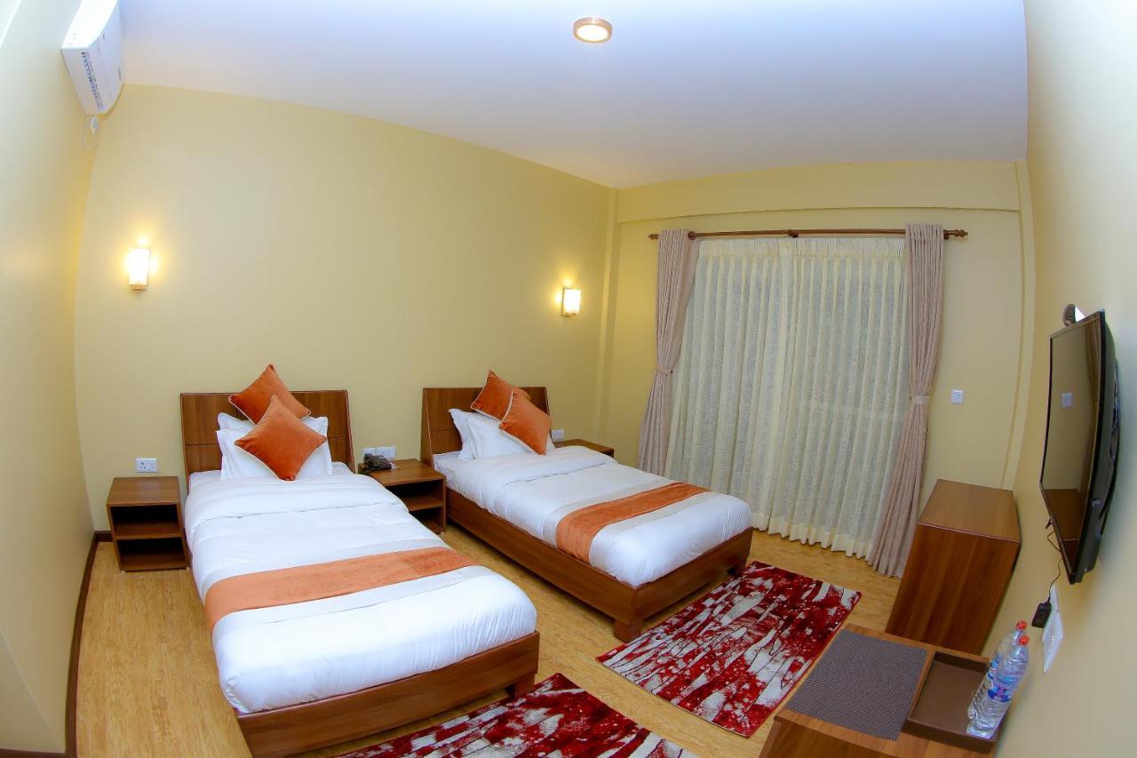 Om Gaura Hotel Pokhara Exterior foto